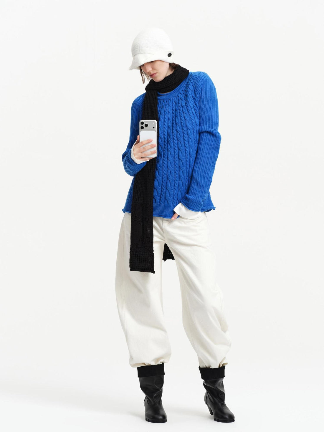 RUN TO THE FUTURE Detachable Pompom Ear Flap Wool Women&