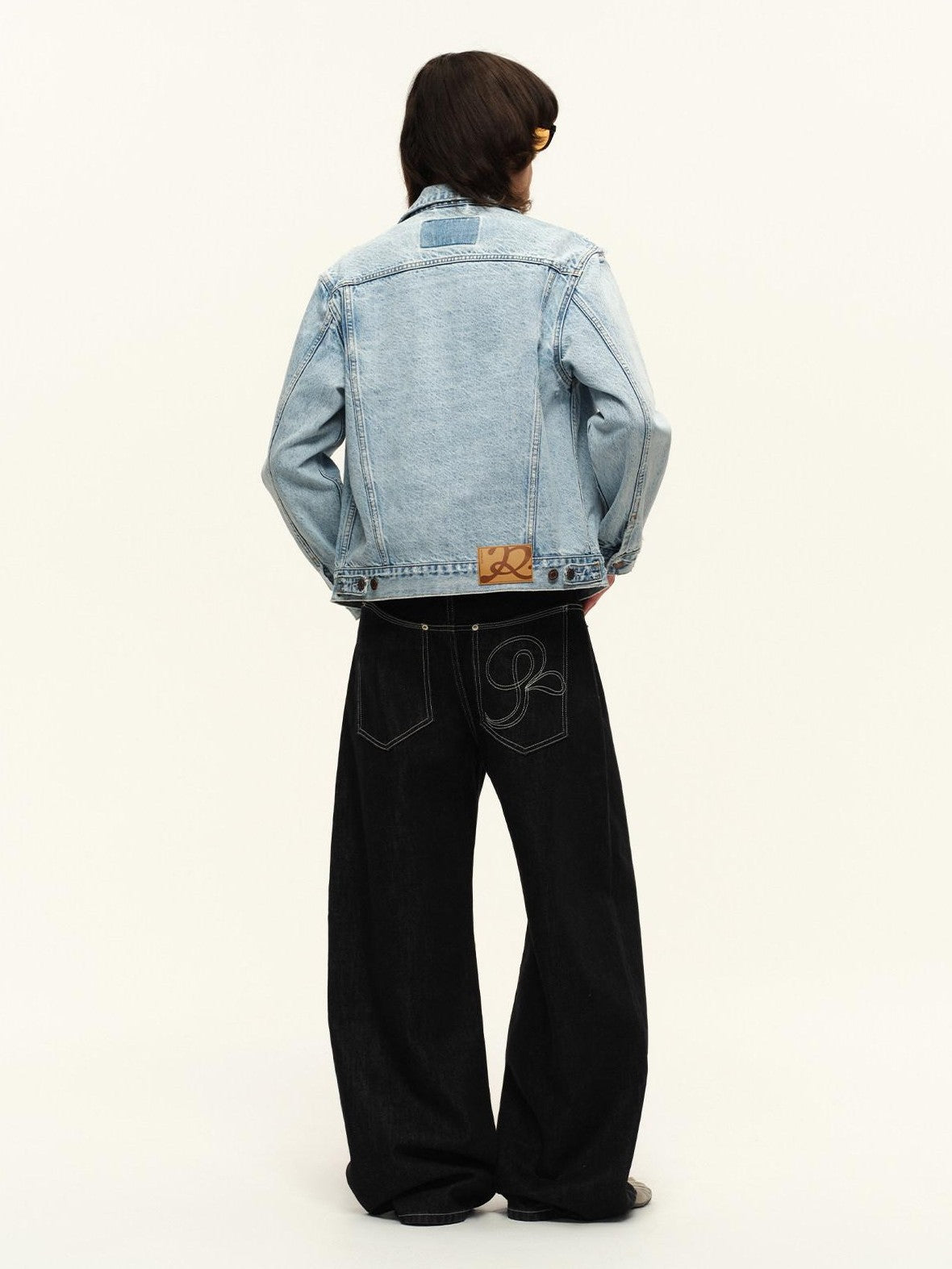 RUN TO THE FUTURE Light Blue Distressed Oversized Turned Collar Women&