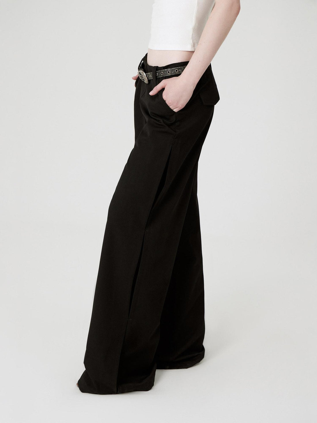 RUN TO THE FUTURE Original Pocketed Low Rise Zip Fly Stretch Women Premium Black Wide-Leg Pants