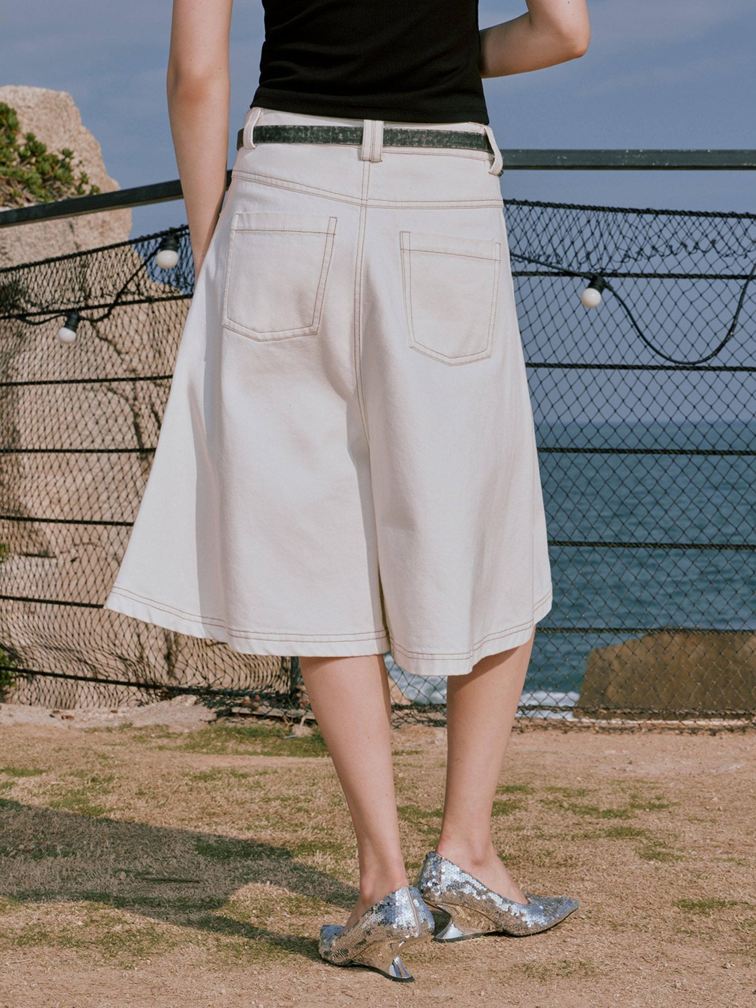 RUN TO THE FUTURE Pure Cotton Low Rise Minimal Straight Pockets Women Ivory Denim Shorts
