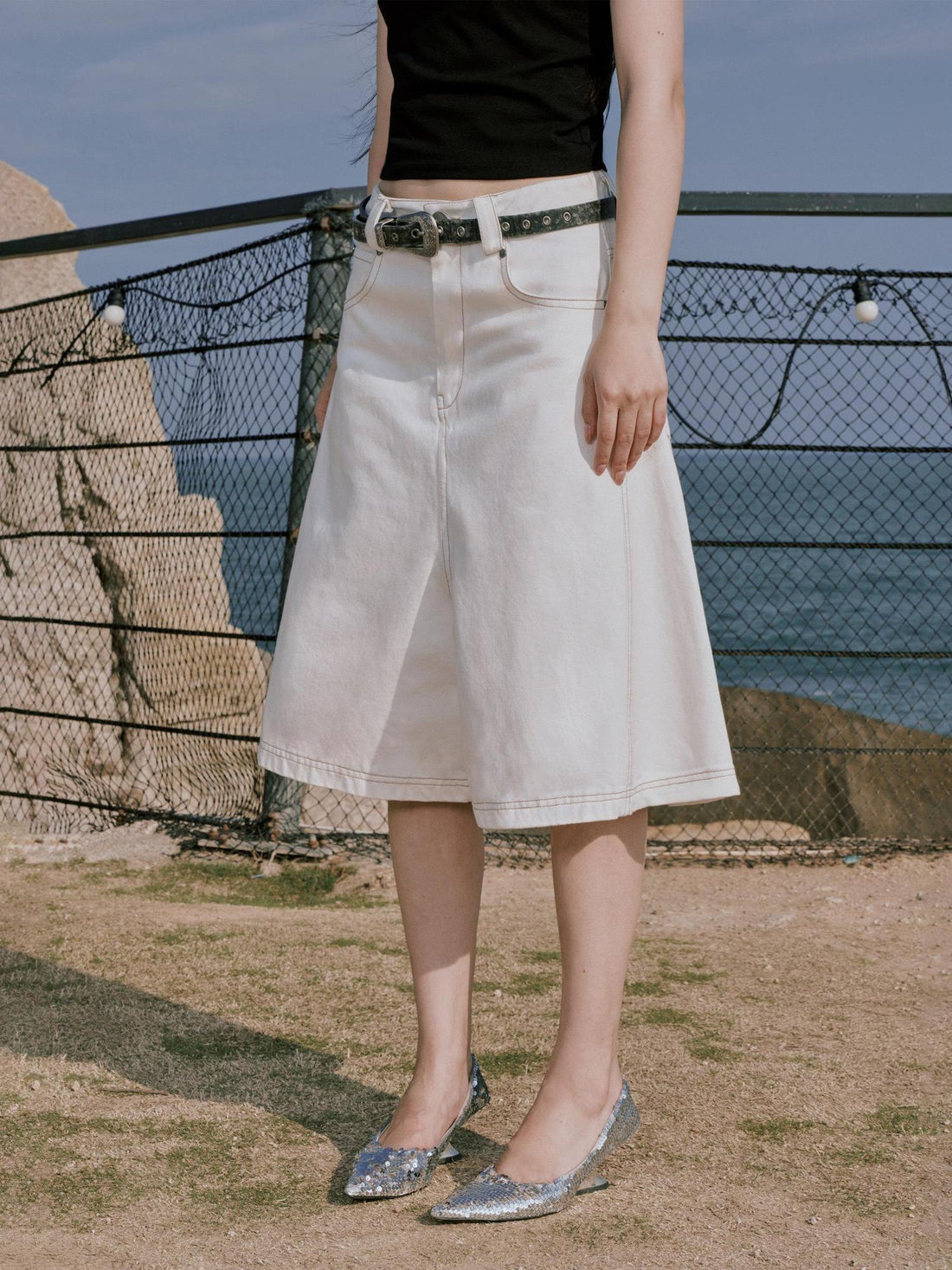 RUN TO THE FUTURE Pure Cotton Low Rise Minimal Straight Pockets Women Ivory Denim Shorts