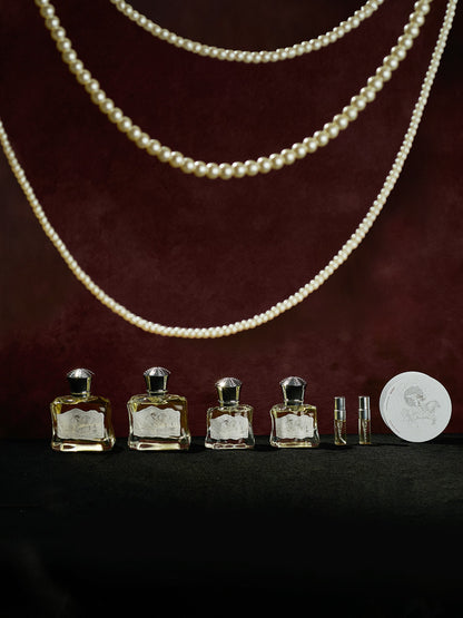 RUN TO THE FUTURE Round Amber Isle Woody Scent Women&