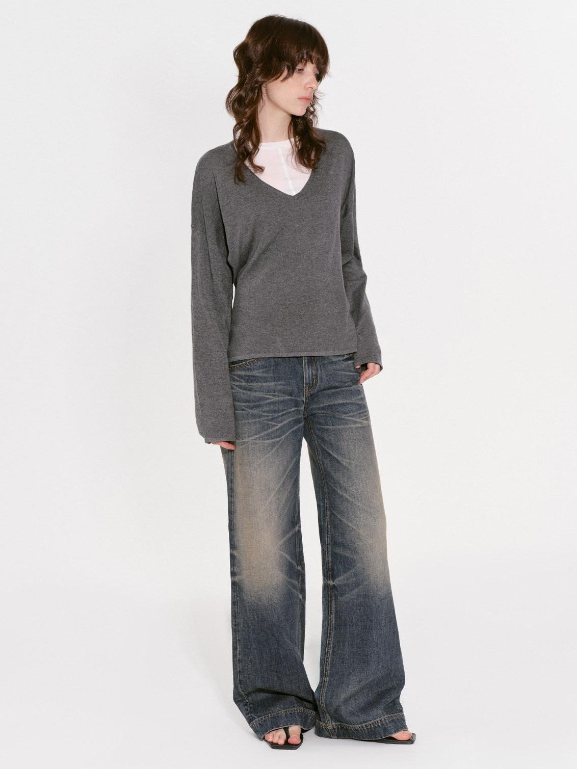 RUN TO THE FUTURE V-neck Relaxed Knit Women&