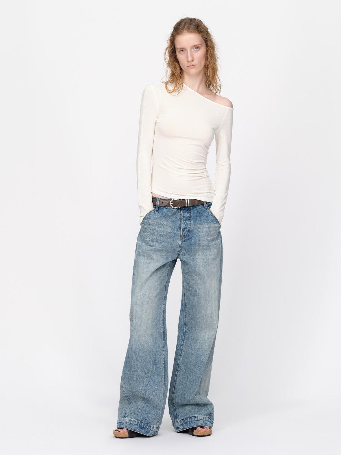 RUN TO THE FUTURE Vintage Wash Distressed Low Rise Loose Fit Women&