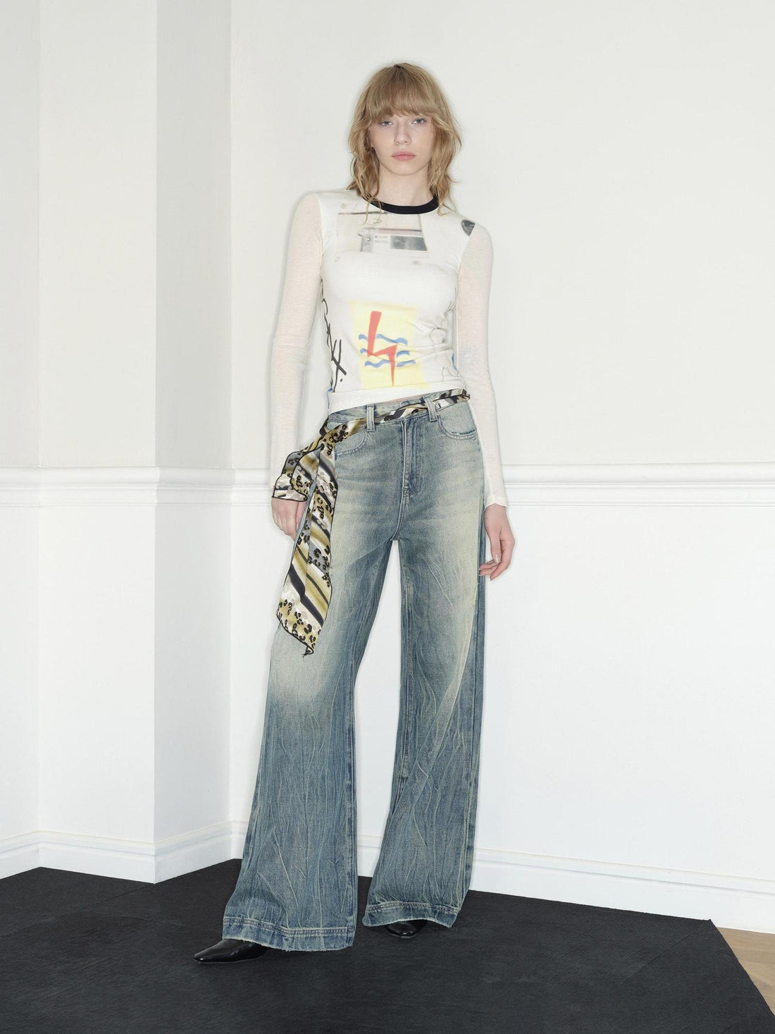 RUN TO THE FUTURE Vintage Washed Low Rise Loose Fit Zipper Fly Women Rigid Denim Flare Jeans