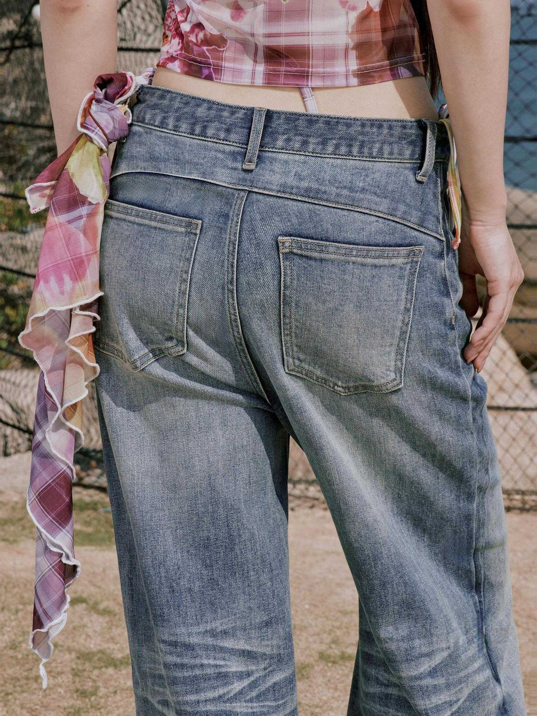 RUN TO THE FUTURE Vintage Whiskered Low Rise Loose Fit Women Denim Zipper Fly Straight Jeans