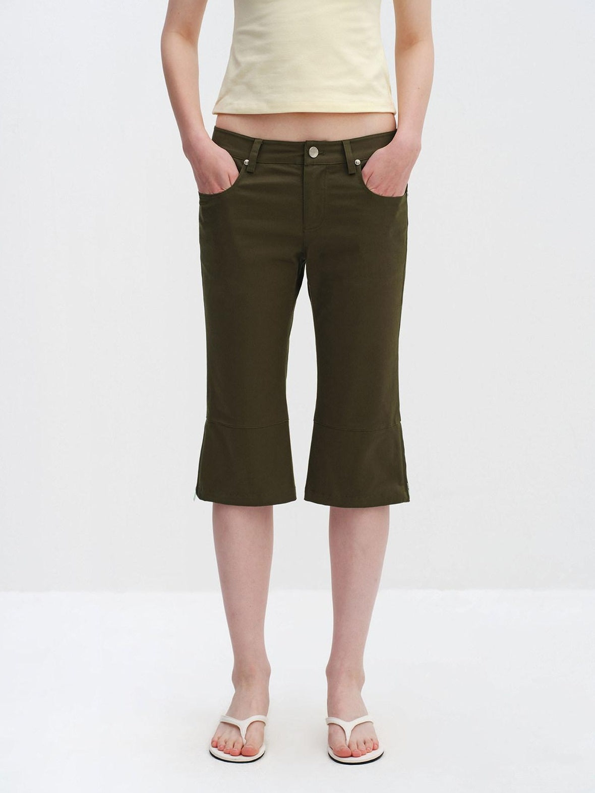 RUN TO THE FUTURE Washed Cotton Stretch Low Rise Slight Flare Zip Fly Women Olive Chino Shorts