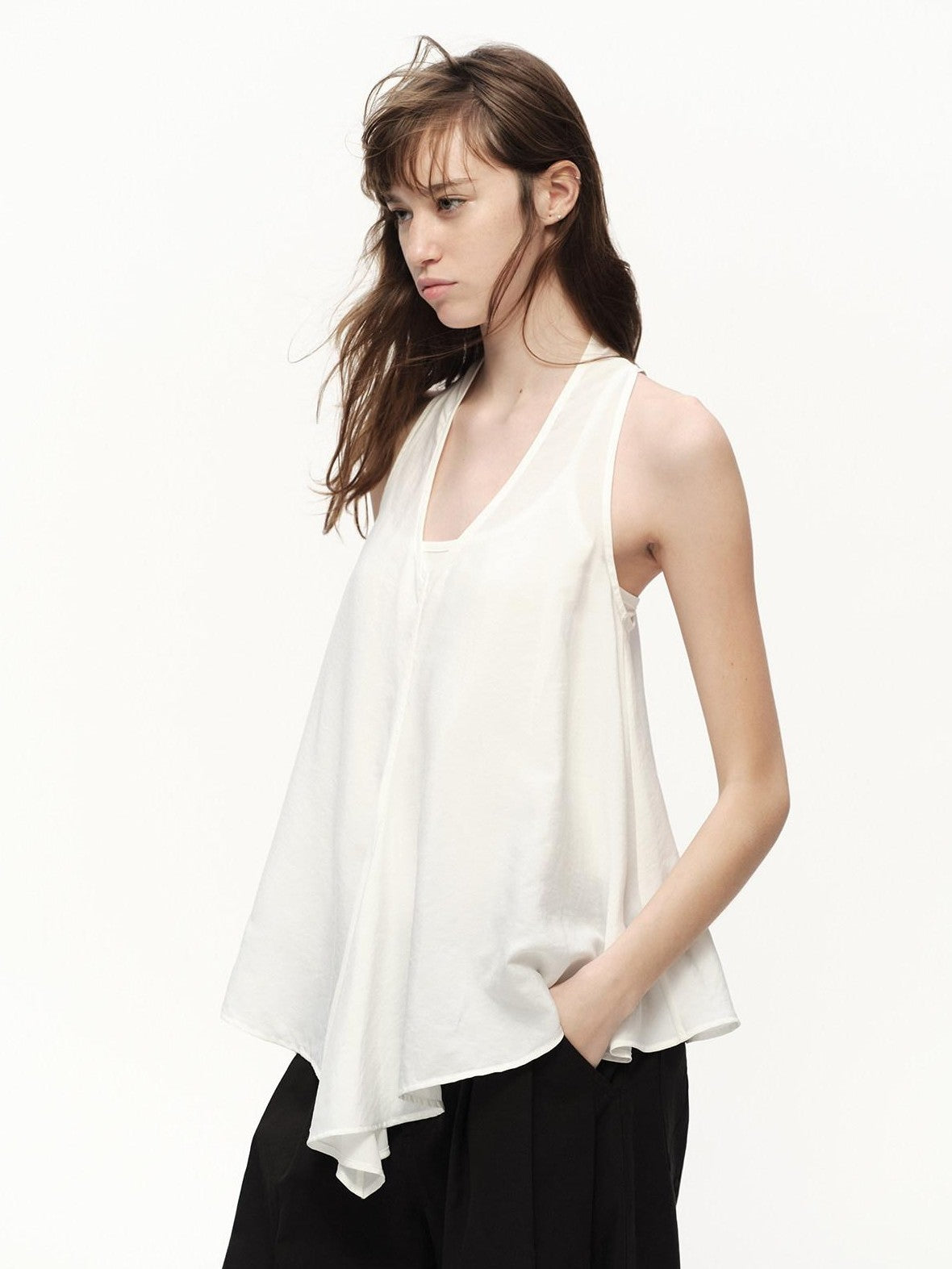 RUN TO THE FUTURE White Asymmetrical V-neck Loose Fit Women&