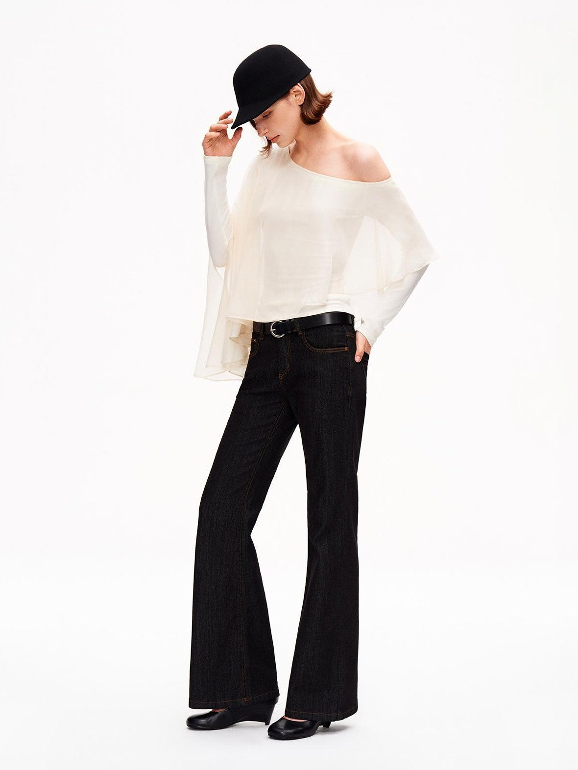 STRIKE A POSE Asymmetric Bell Sleeve Knit Women&