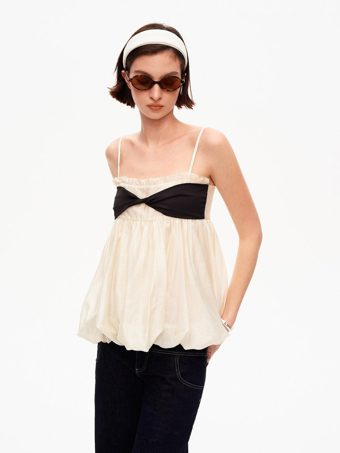 STRIKE A POSE Contrast Knot Ruffle Hem Bandeau Button Detail Women&
