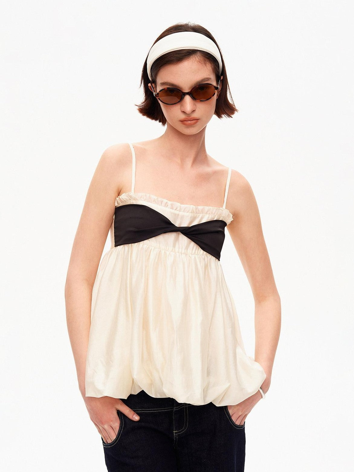 STRIKE A POSE Contrast Knot Ruffle Hem Bandeau Button Detail Women&