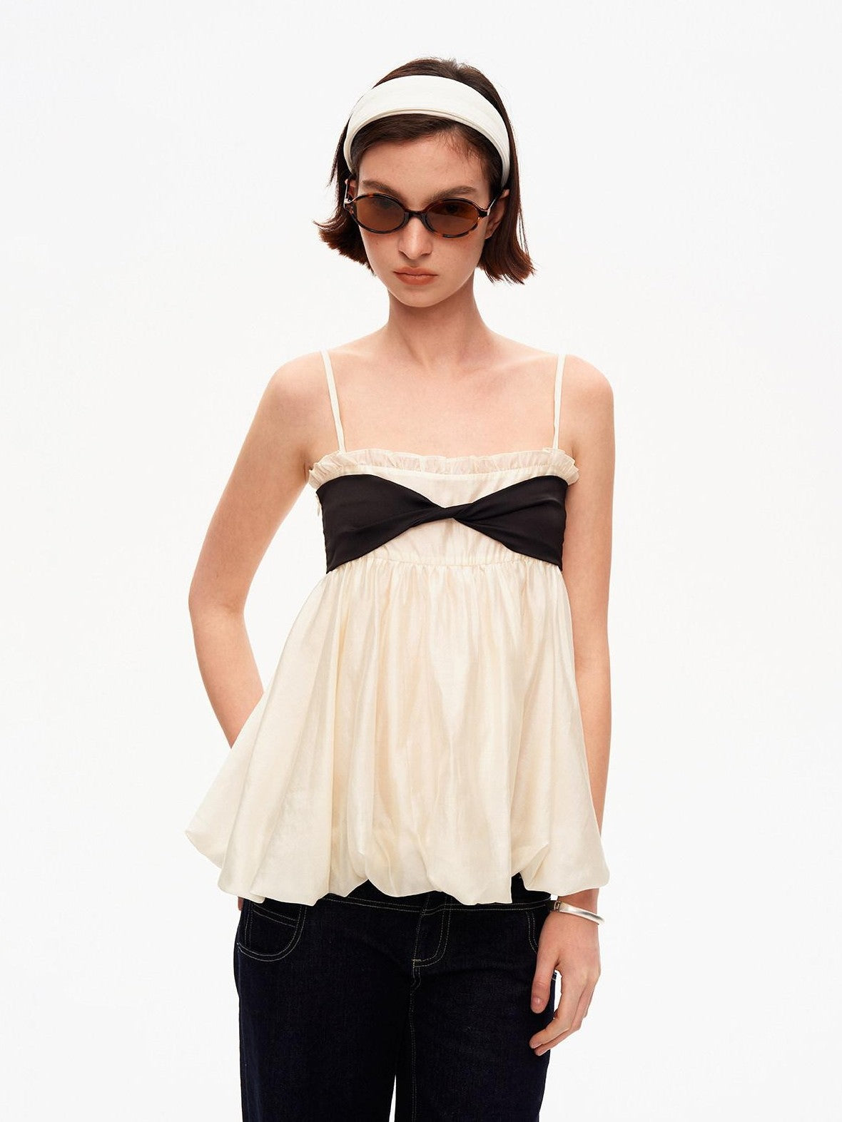 STRIKE A POSE Contrast Knot Ruffle Hem Bandeau Button Detail Women&