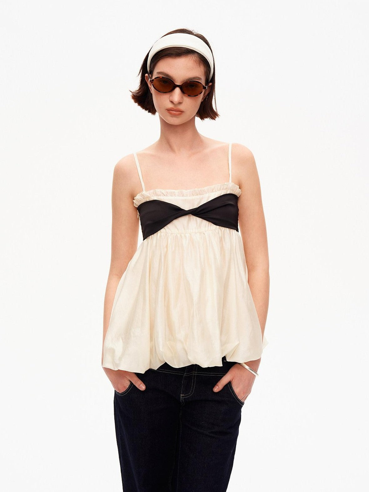 STRIKE A POSE Contrast Knot Ruffle Hem Bandeau Button Detail Women&