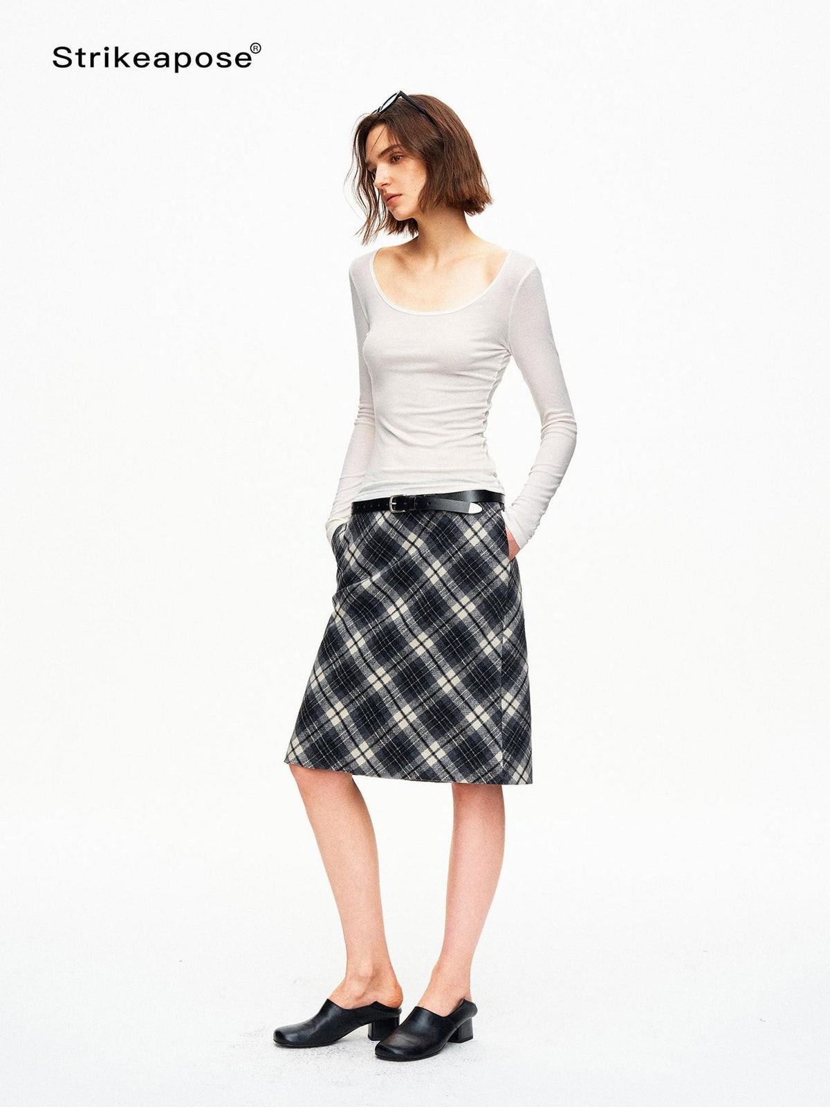 STRIKE A POSE Knit U Neck Slim Fit Wool Women&