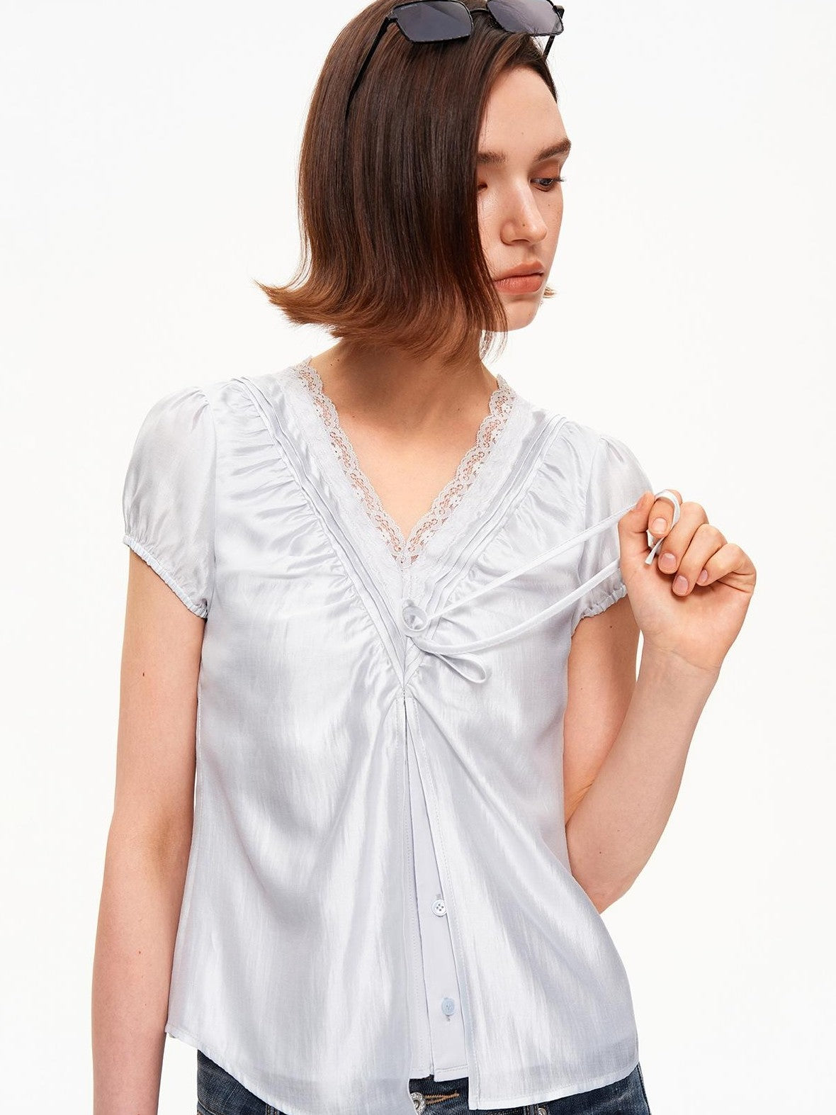 STRIKE A POSE Lace Trim V-neck Shirred Puff Sleeve Women&