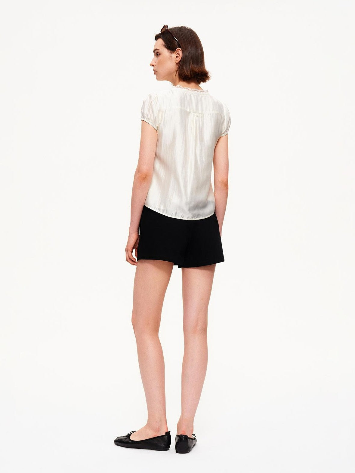 STRIKE A POSE Lace Trim V-neck Shirred Puff Sleeve Women&