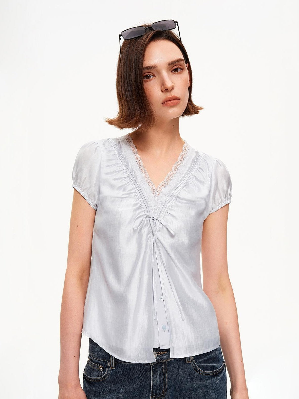 STRIKE A POSE Lace Trim V-neck Shirred Puff Sleeve Women&