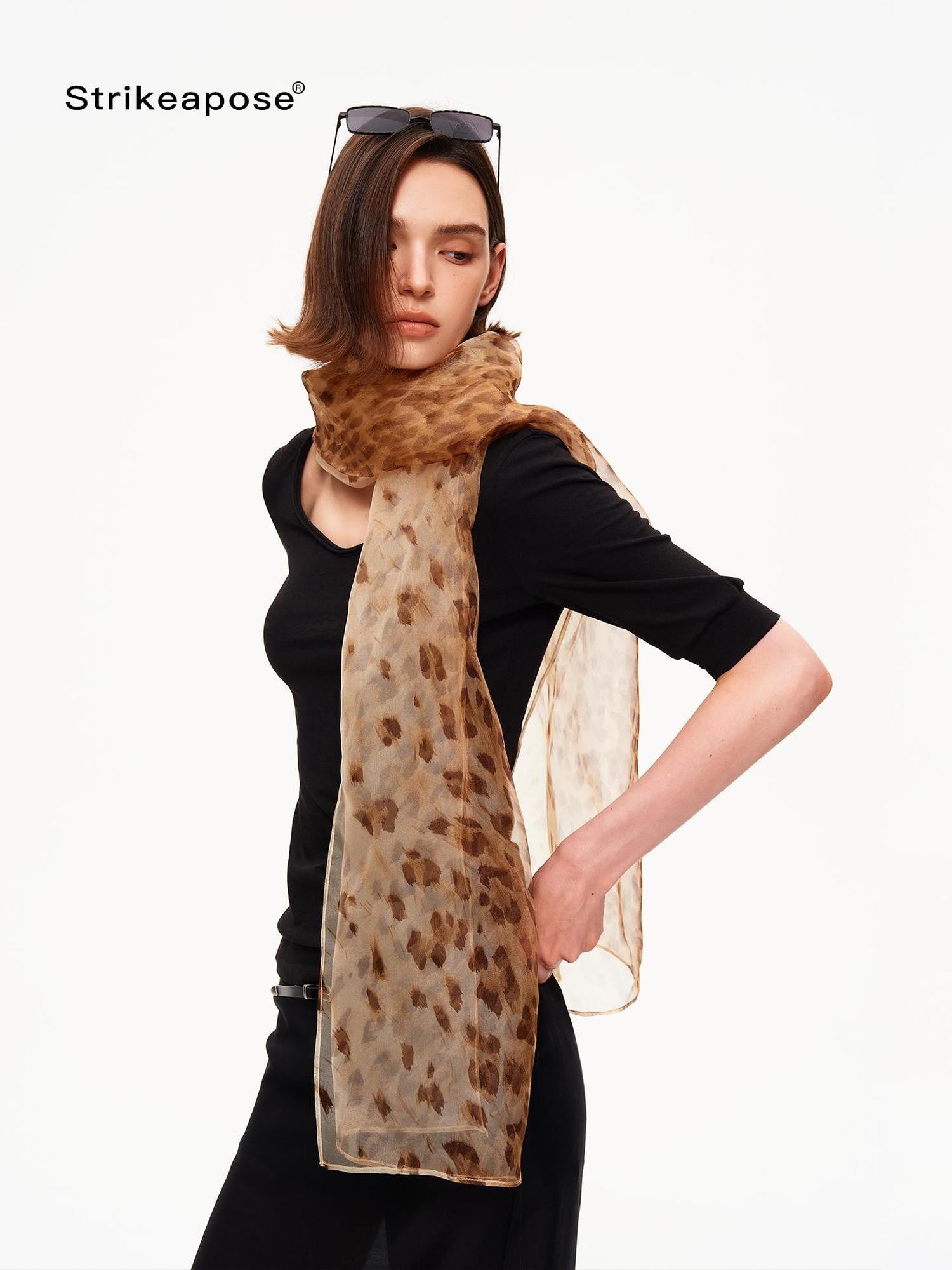 STRIKE A POSE Leopard Print Overlock Hem Women&