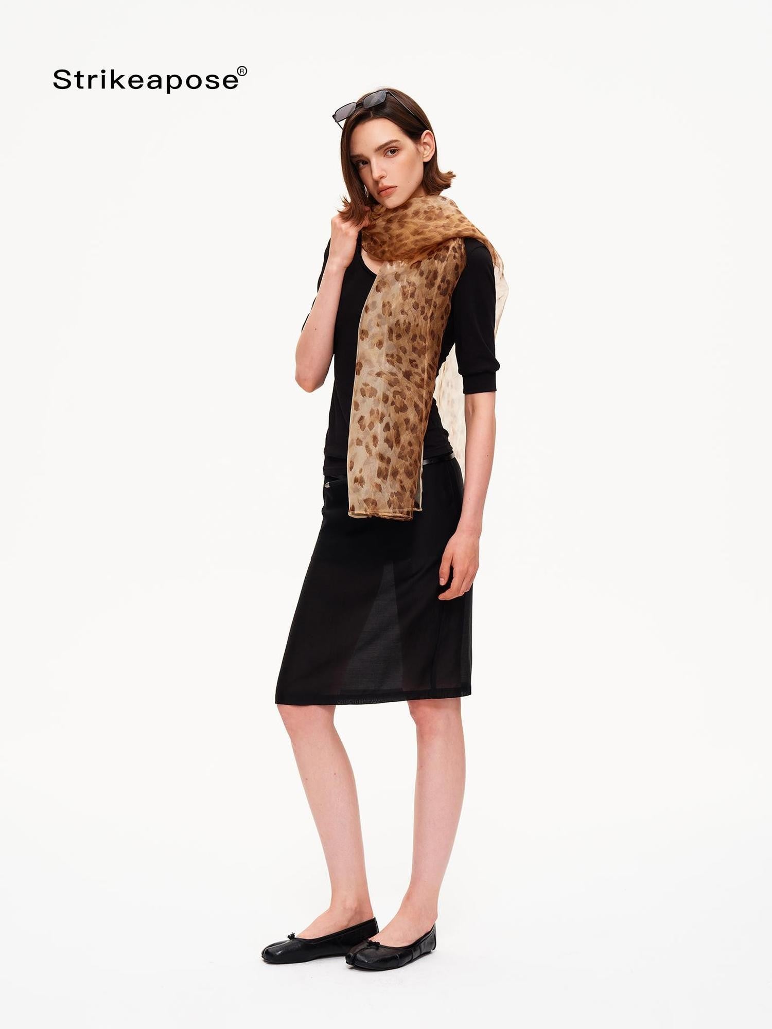 STRIKE A POSE Leopard Print Overlock Hem Women&