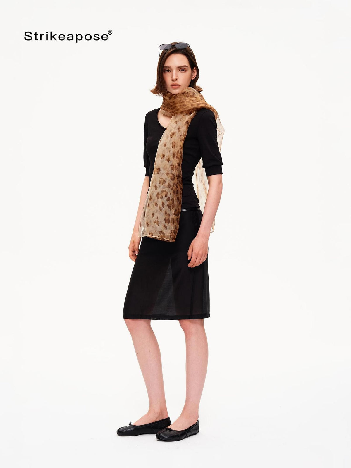 STRIKE A POSE Leopard Print Overlock Hem Women&