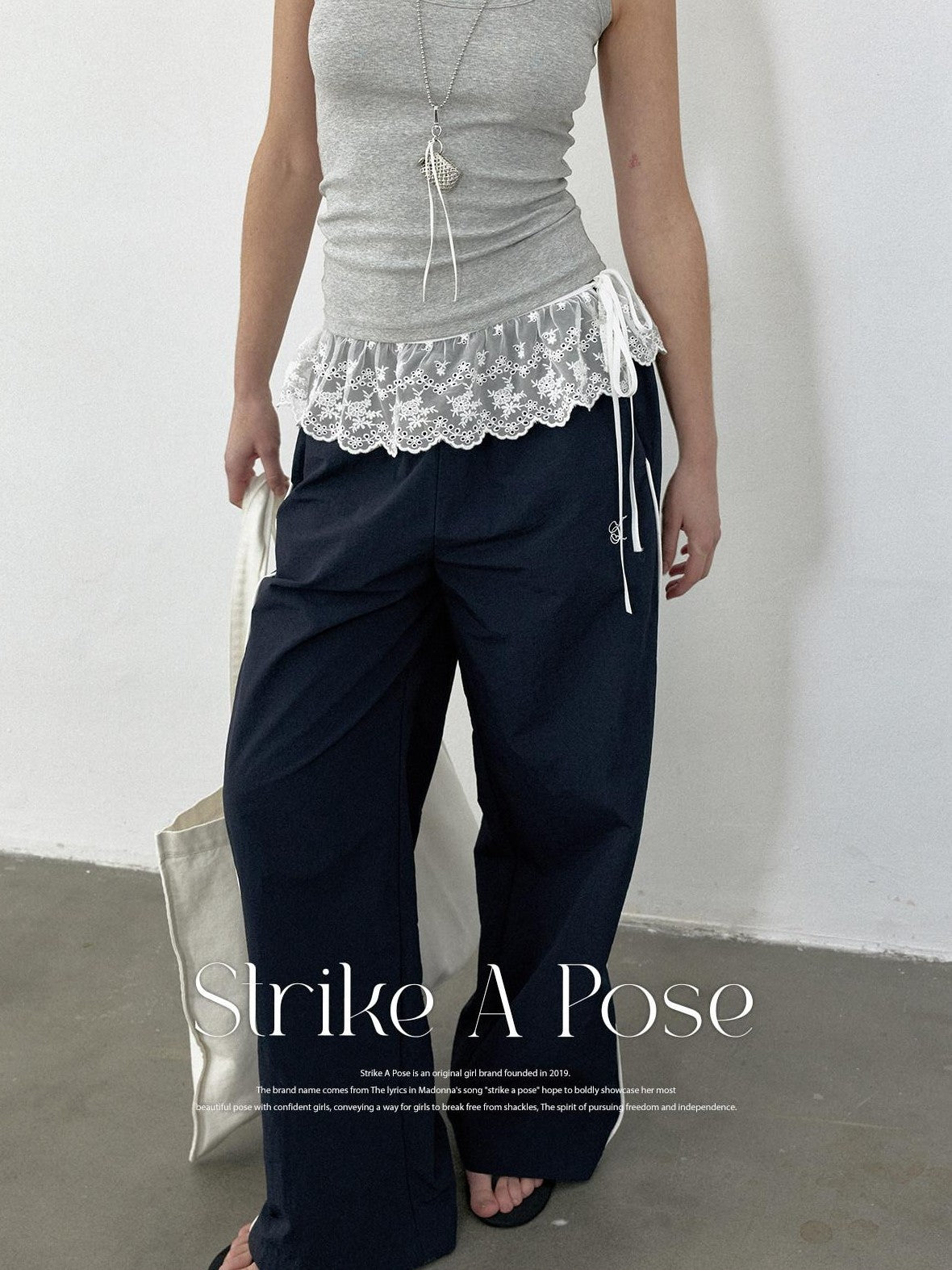 STRIKE A POSE Navy Colorblock Drapey Cargo Slight Flare Women&