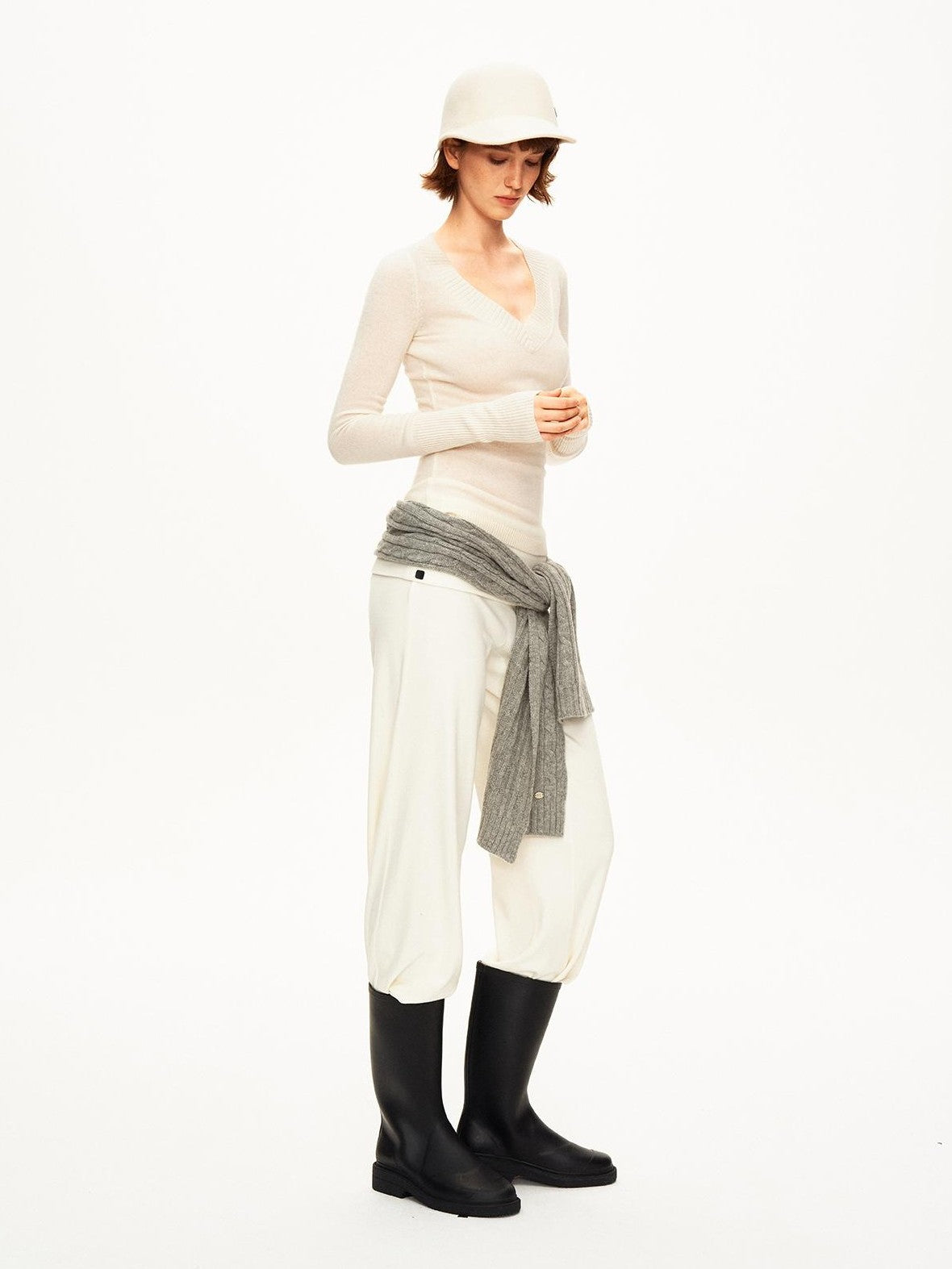 STRIKE A POSE Ribbed Trim V-neck Solid Wool Women&