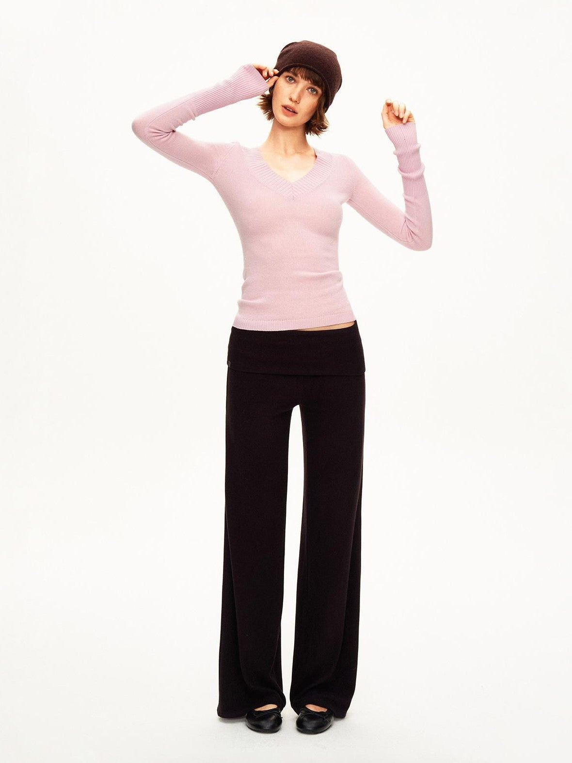 STRIKE A POSE Ribbed Trim V-neck Solid Wool Women&