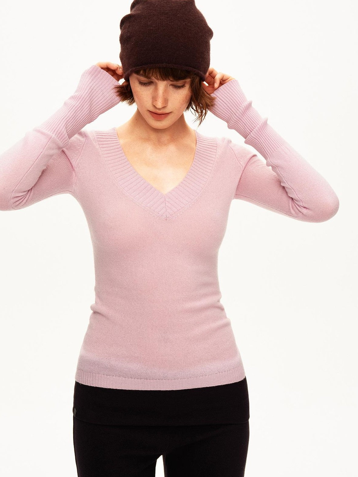 STRIKE A POSE Ribbed Trim V-neck Solid Wool Women&