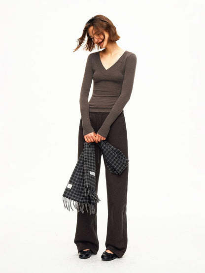 STRIKE A POSE Ribbed Trim V-neck Solid Wool Women&