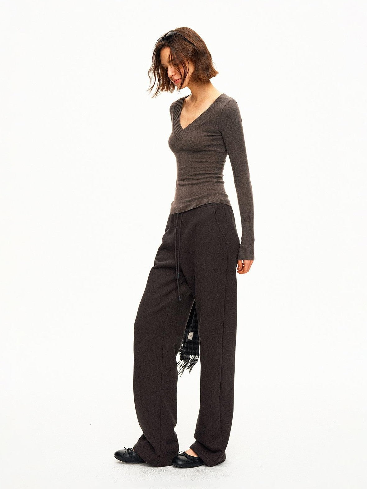 STRIKE A POSE Ribbed Trim V-neck Solid Wool Women&
