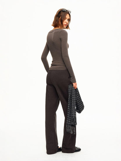 STRIKE A POSE Ribbed Trim V-neck Solid Wool Women&