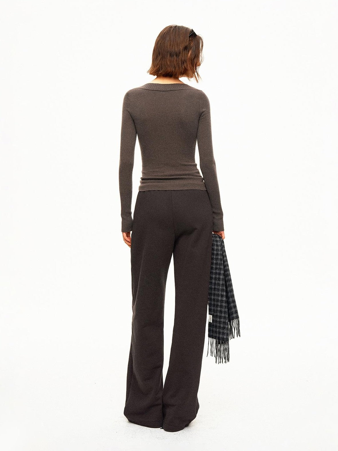 STRIKE A POSE Ribbed Trim V-neck Solid Wool Women&