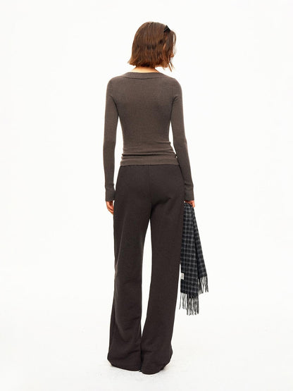 STRIKE A POSE Ribbed Trim V-neck Solid Wool Women&