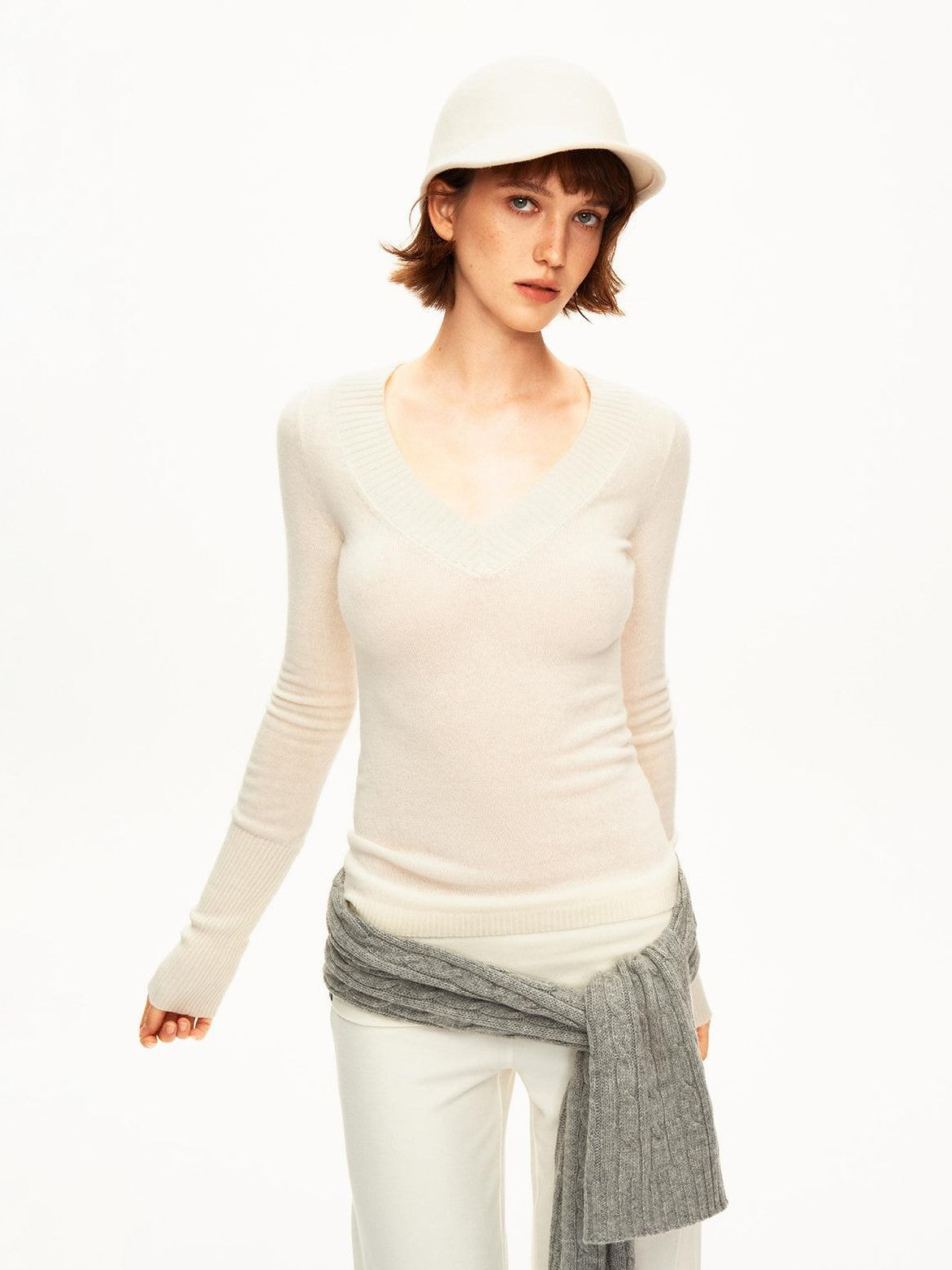 STRIKE A POSE Ribbed Trim V-neck Solid Wool Women&