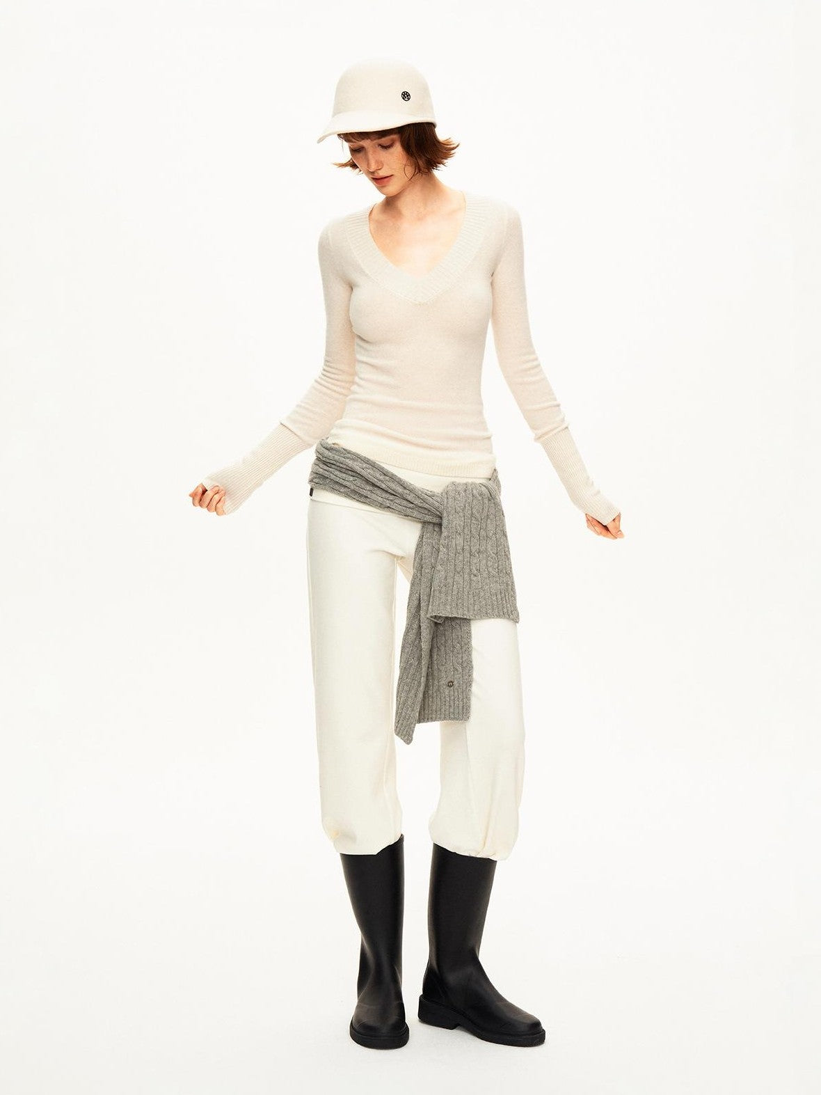 STRIKE A POSE Ribbed Trim V-neck Solid Wool Women&