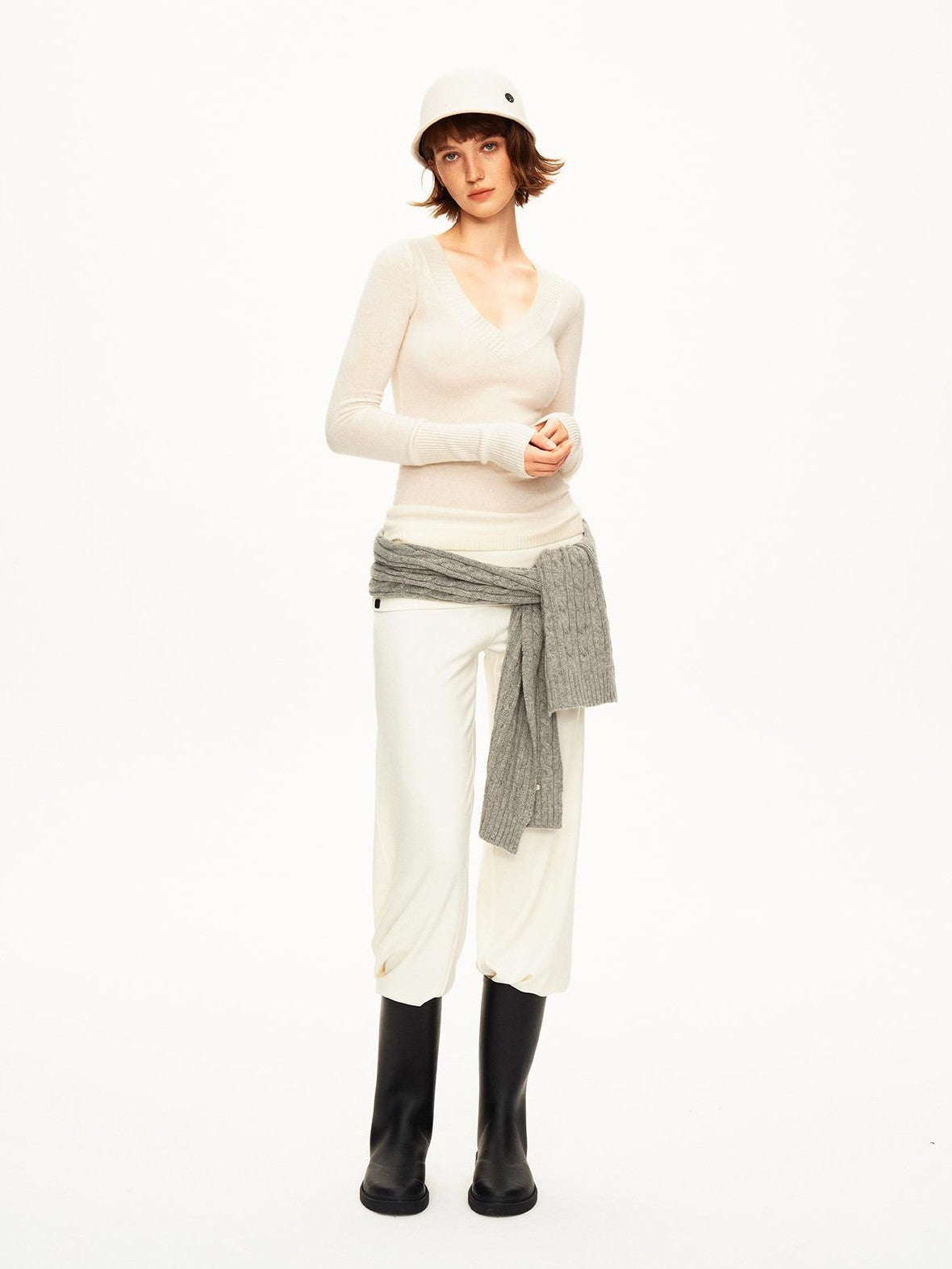 STRIKE A POSE Ribbed Trim V-neck Solid Wool Women&