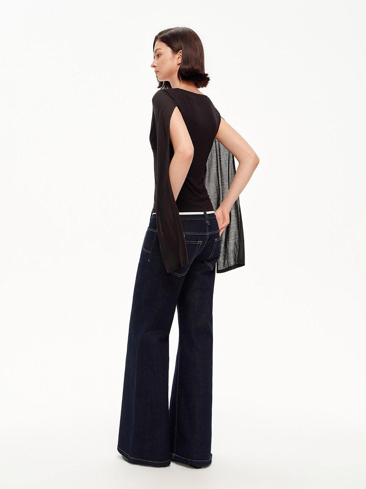 STRIKE A POSE Two Way V-neck Side Slit Mesh Sleeve Women&