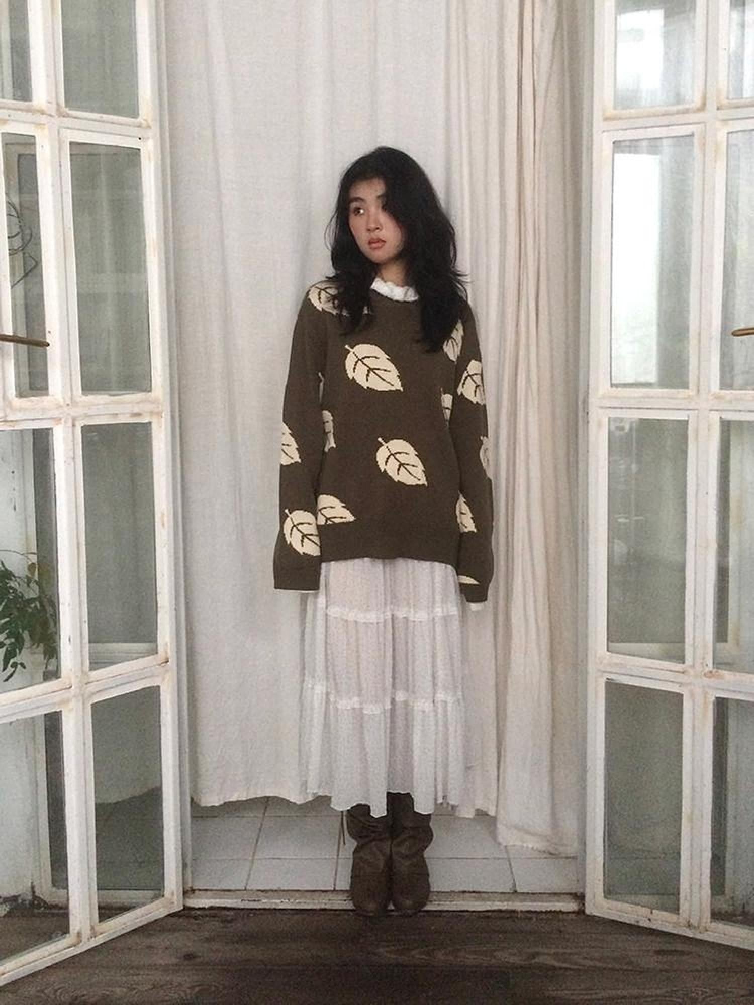 SicAstra Retro Leaf Jacquard Loose Round Neck Women&