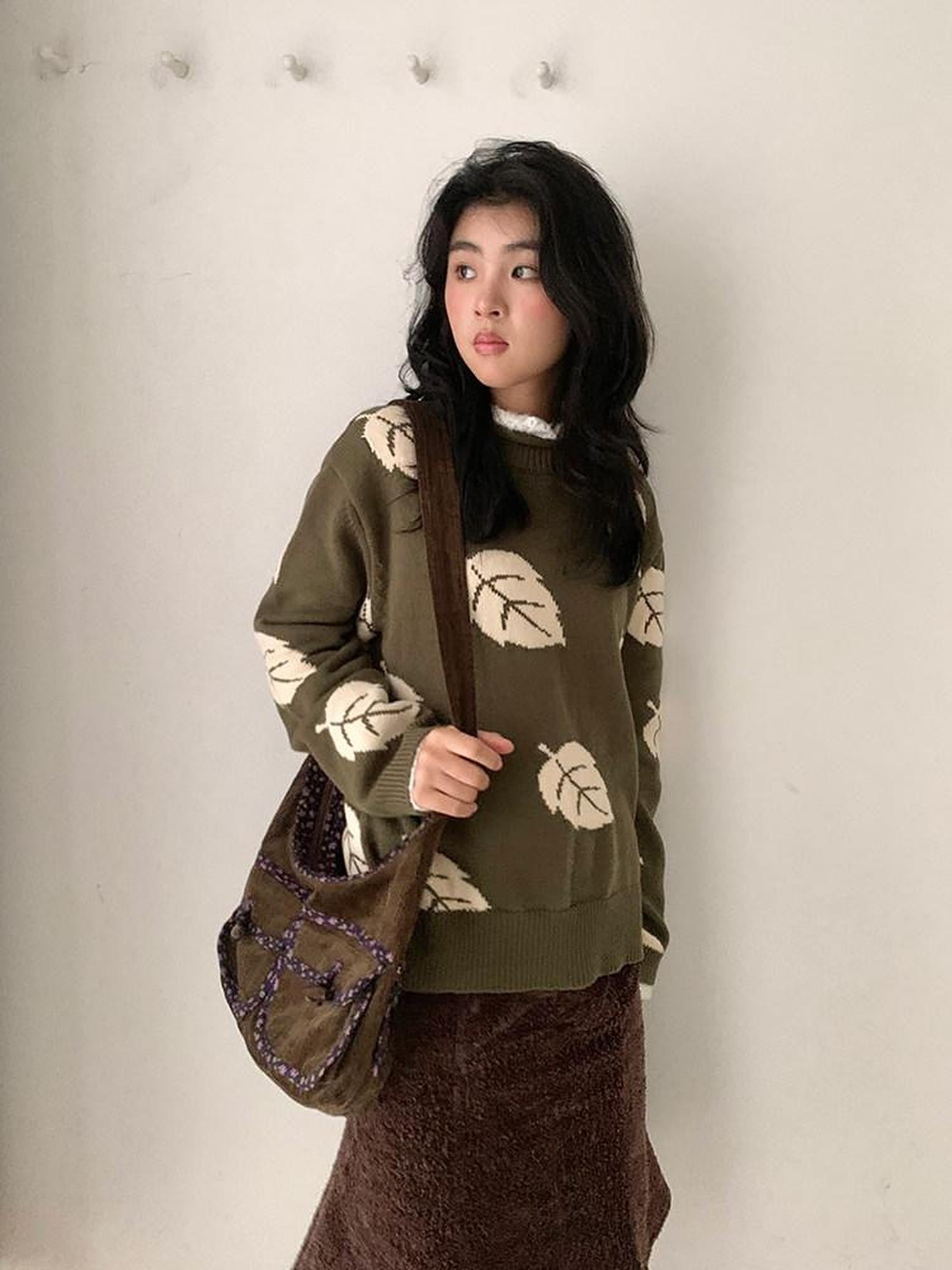 SicAstra Retro Leaf Jacquard Loose Round Neck Women&