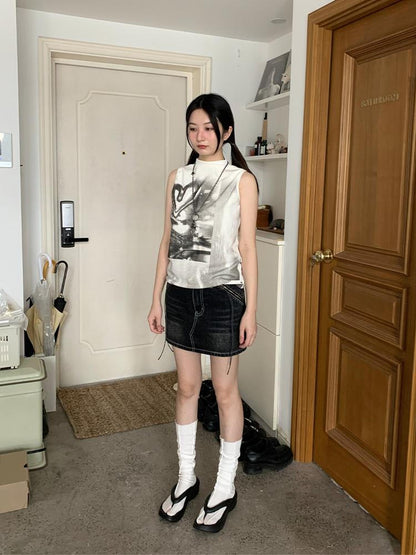 atrandom Sleeveless High Neck Graphic T-Shirt