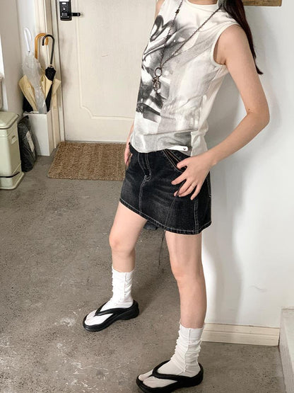 atrandom Sleeveless High Neck Graphic T-Shirt