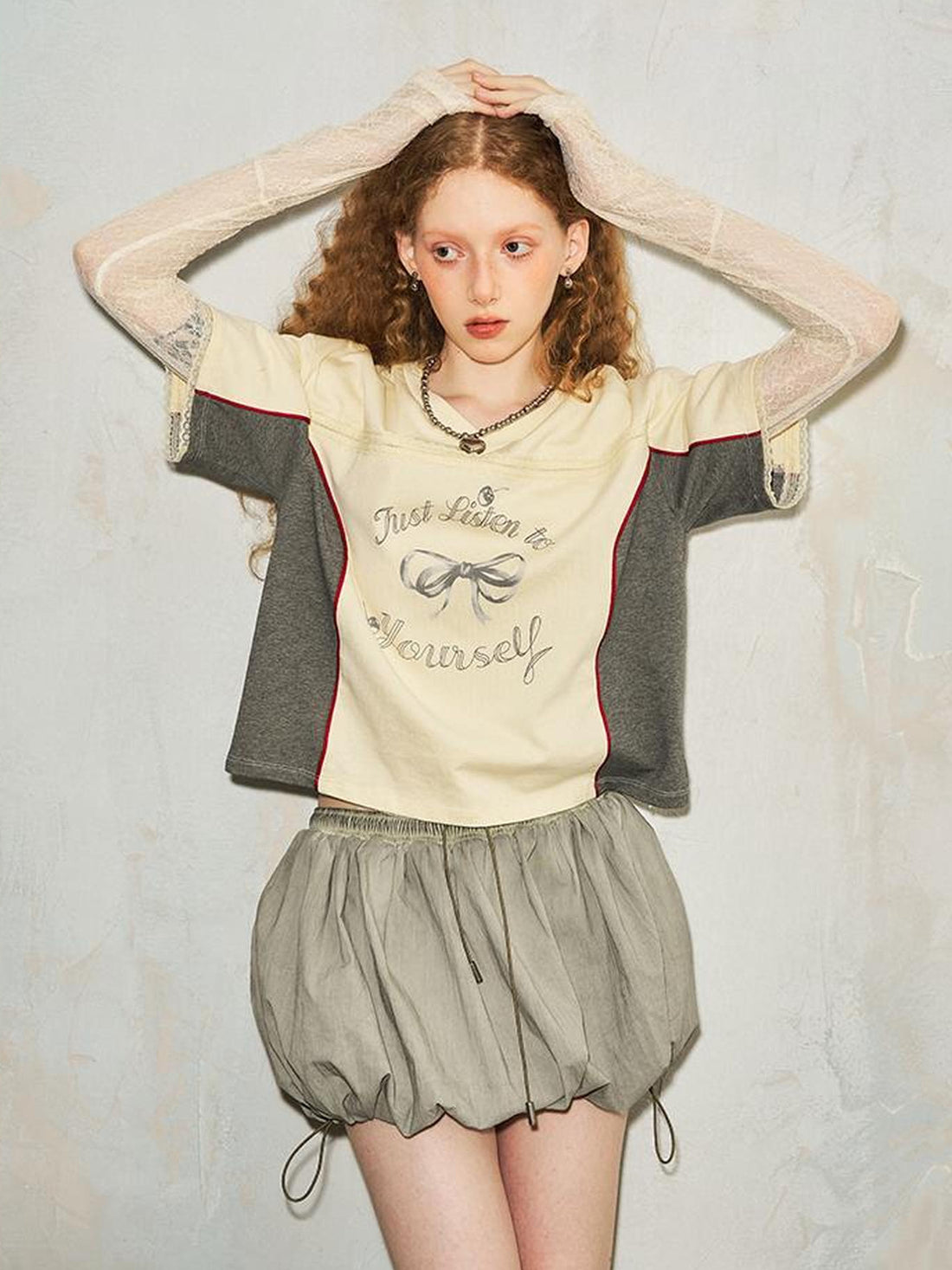 DIDDI MODA Sporty V Neck Cherry Bow Print Mesh Tee