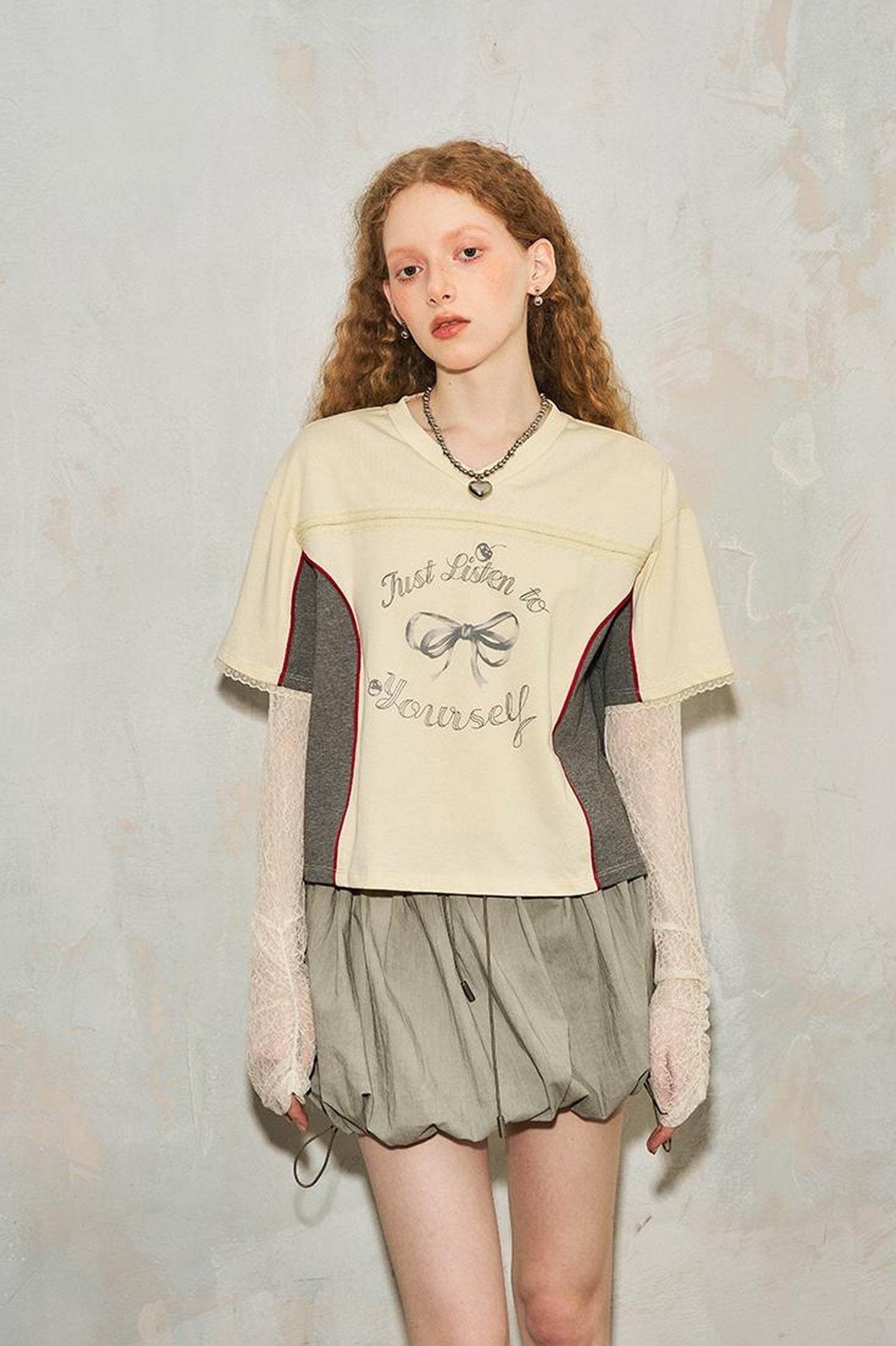DIDDI MODA Sporty V Neck Cherry Bow Print Mesh Tee