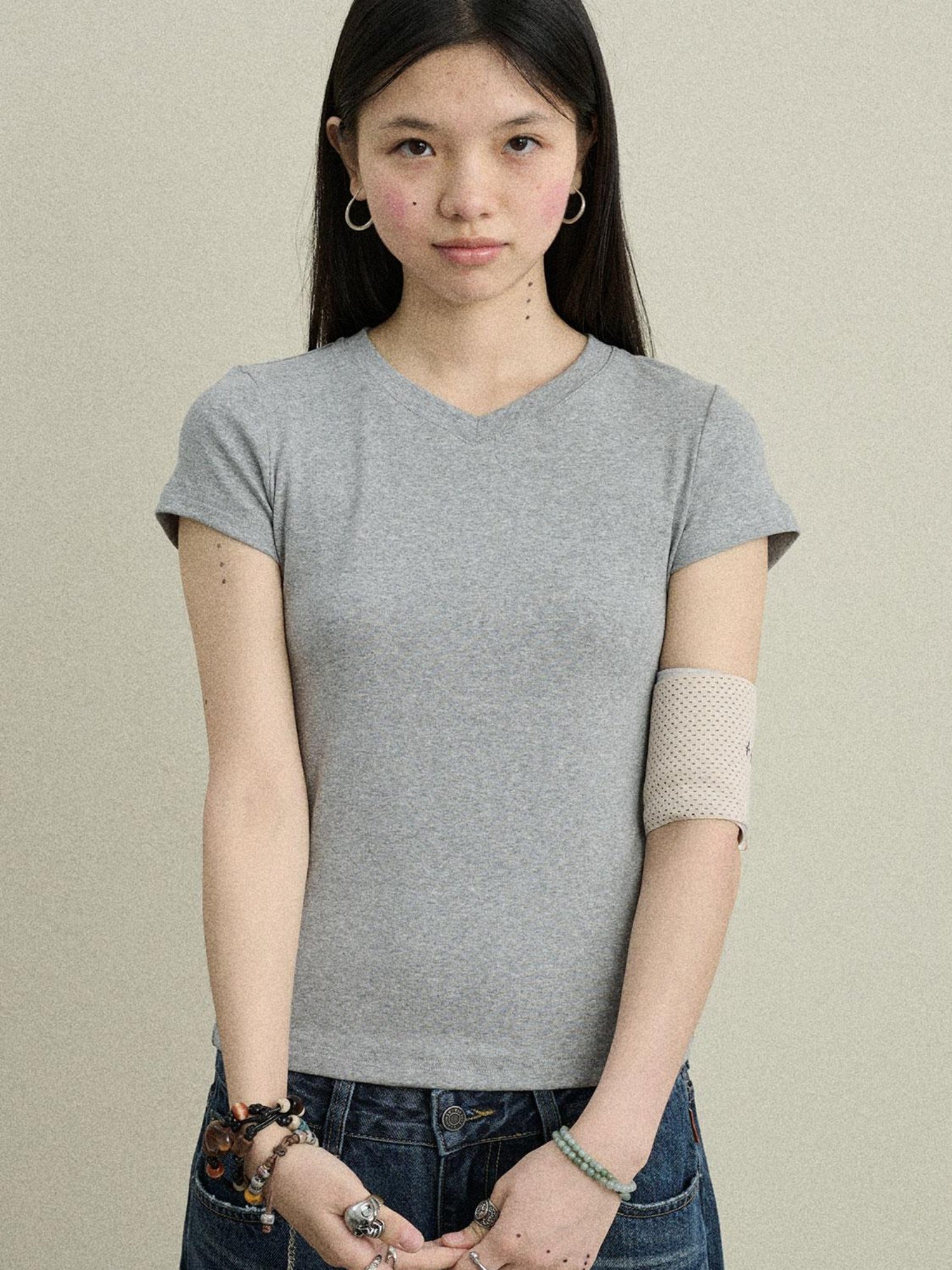 Achihara Stretchy Jelly V-Neck Basic T-Shirt