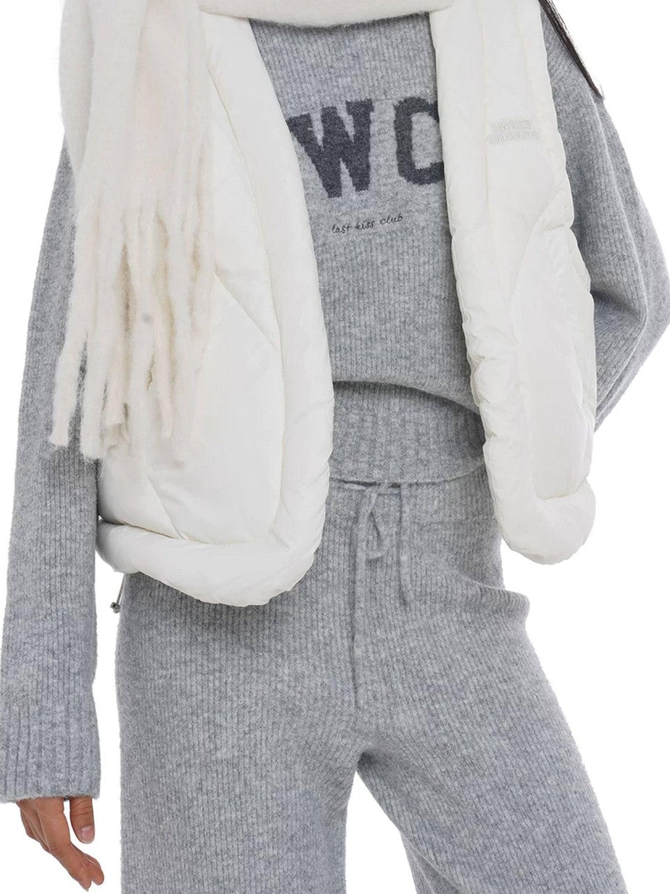 SweetChilling Lightweight Quilted Mini V-neck Short Loose Women&