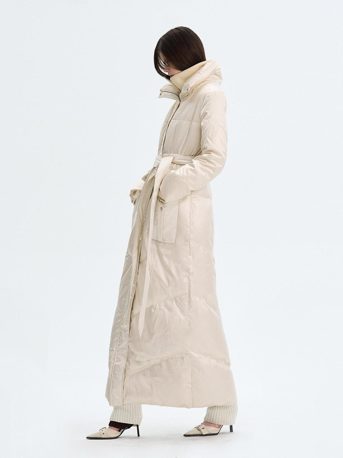 The NeverMore Solid Straight Thick 90 White Duck Down Women&