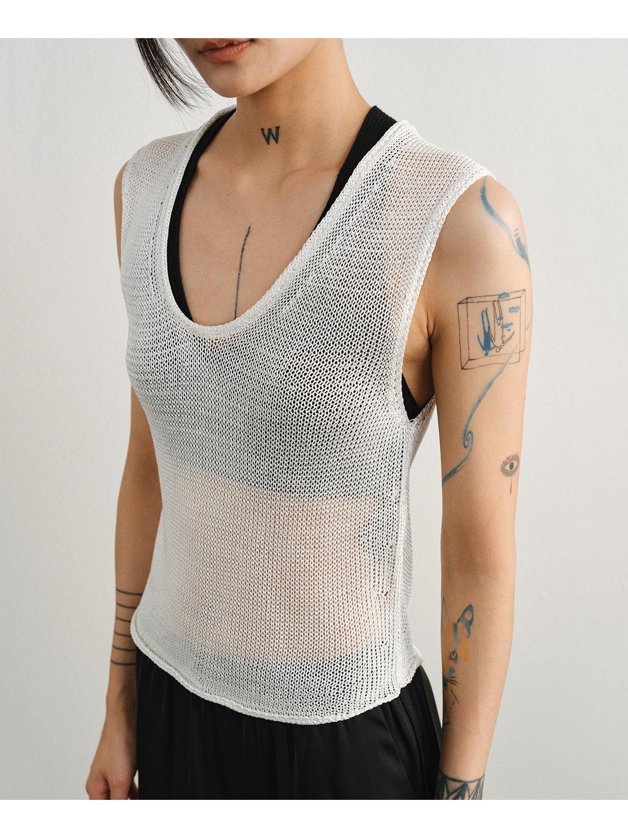 V-Neck Mesh Knit Vest