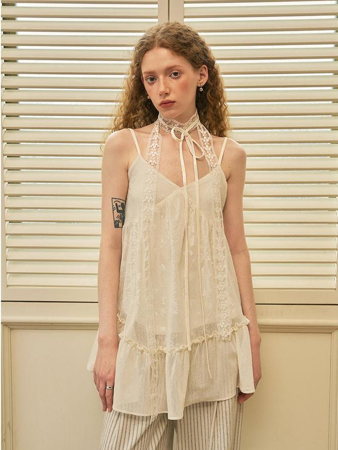 DIDDI MODA V Neck Jacquard Lace Trim Summer Tank Top