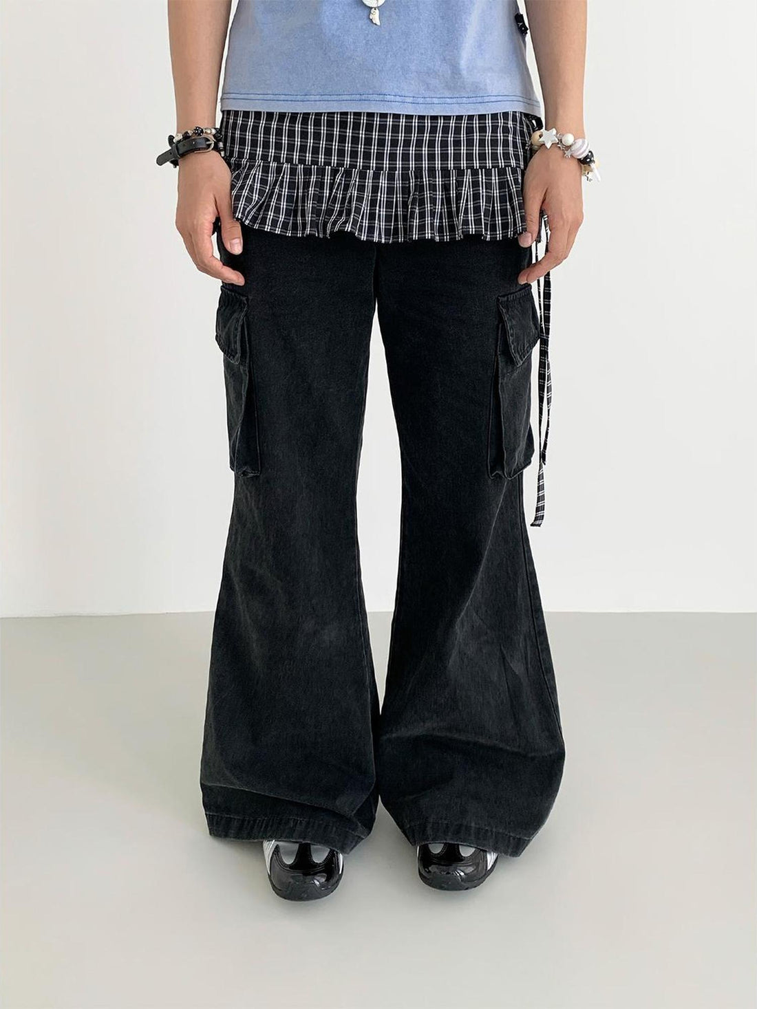 atrandom Vintage Washed Cargo Flare Low-Rise Wide Leg Pants