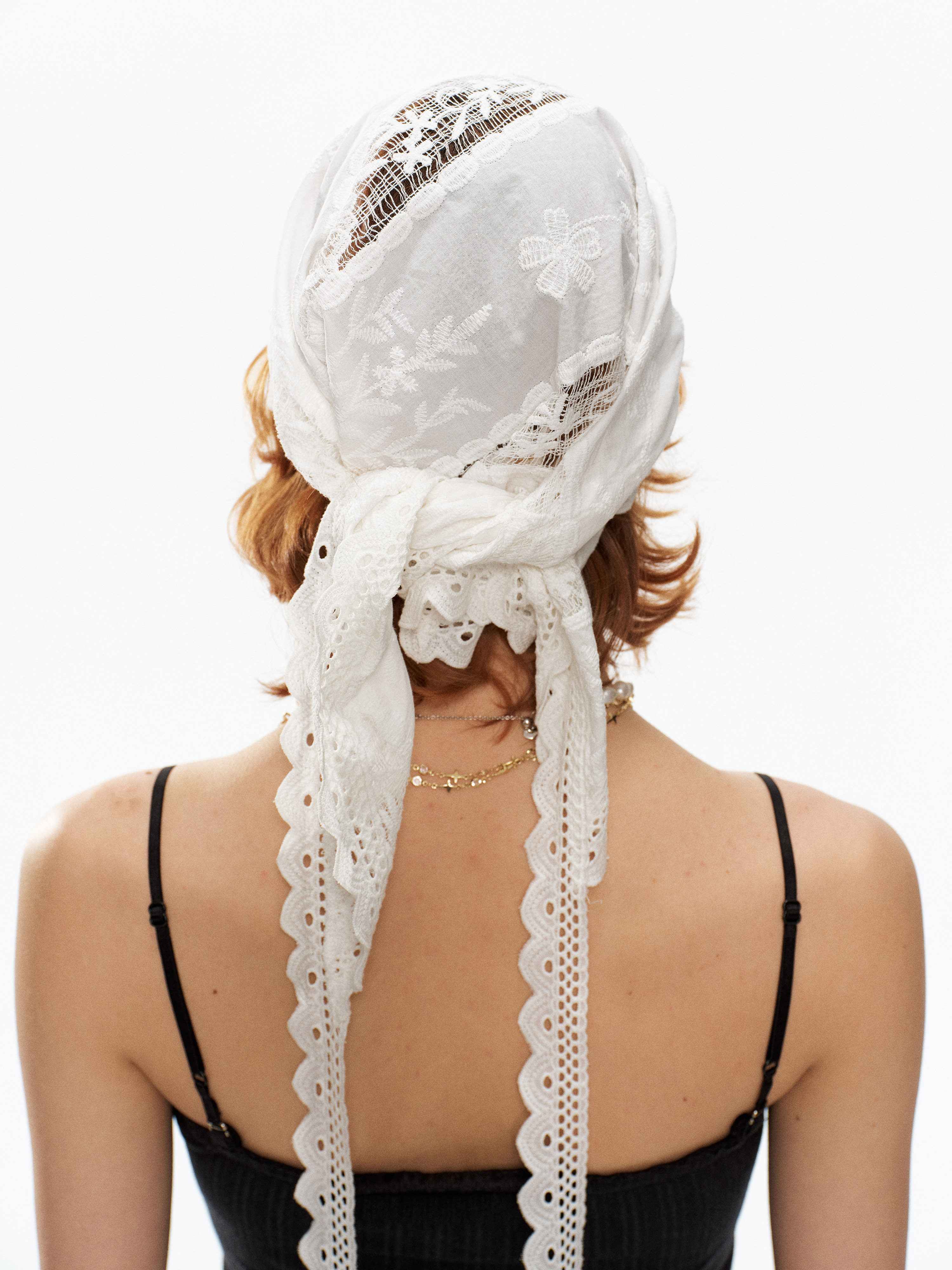 YOSHUYUKI_White_Ribbon_Lace_Embroidered_Tie_Triangle_Floral_Women&